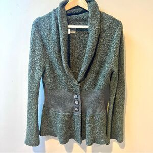 Sahalie fitted waist olive green sweater.      Size Sm